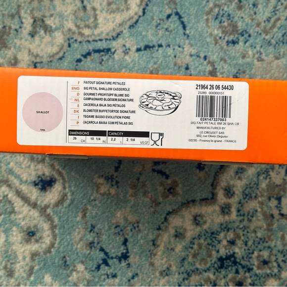 NWT beautiful 2.25qt 26cm petal braiser in Shallot. - Picture 10 of 11